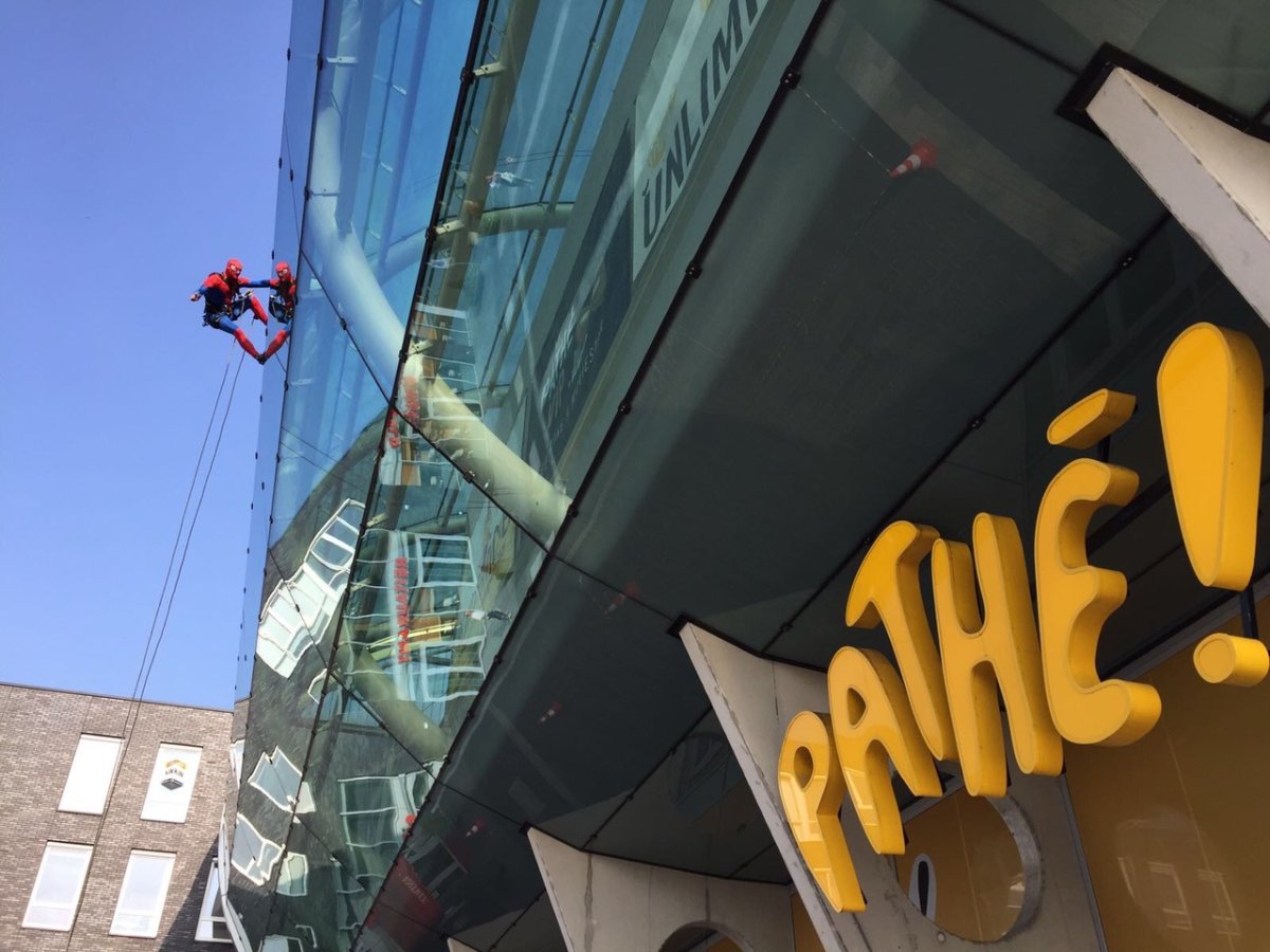 Spiderman op het dak bij Pathé - Breda City App